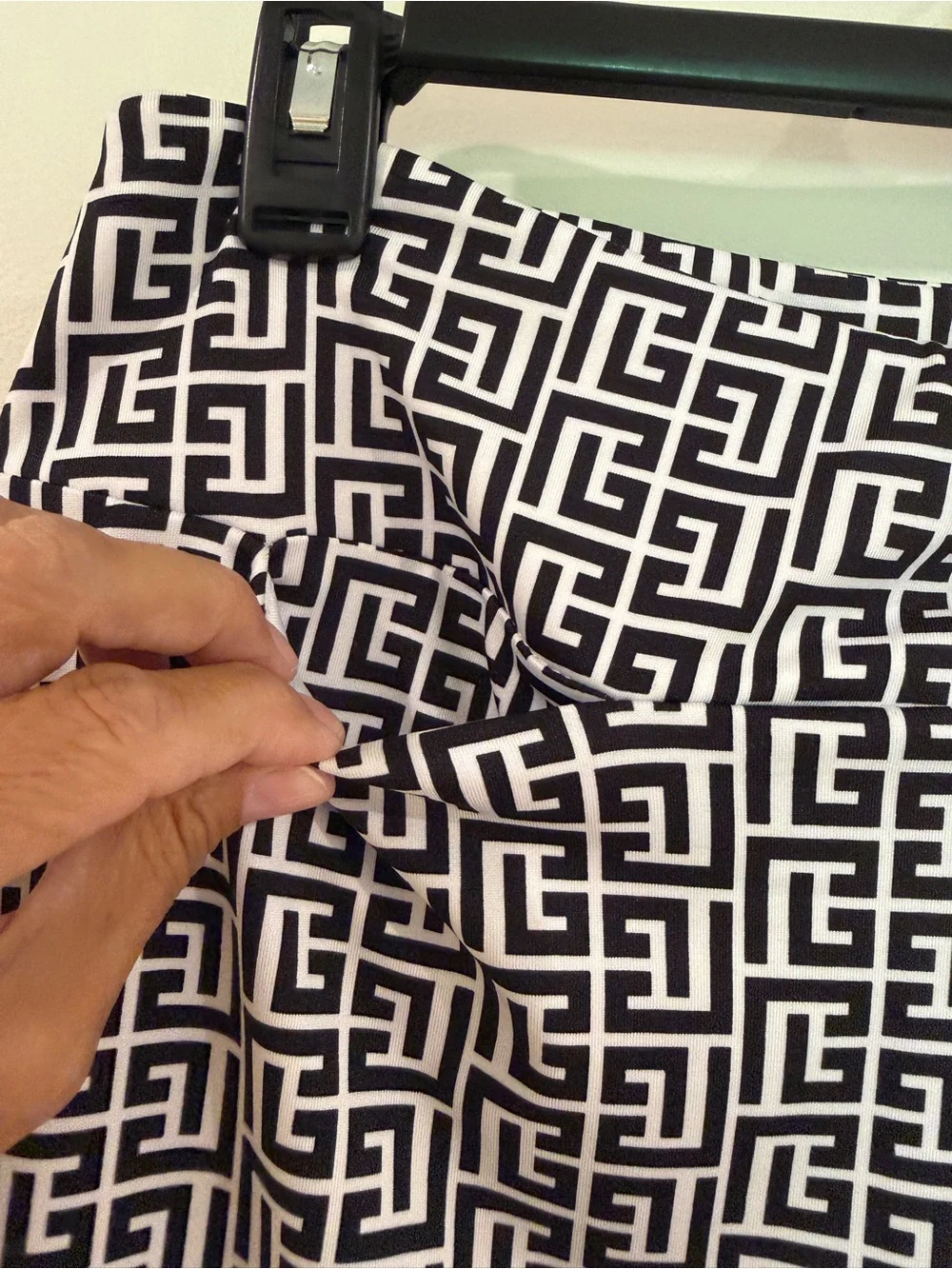 Golftini Black & White Geometric Print Women's Golf Skort with Pink Trim